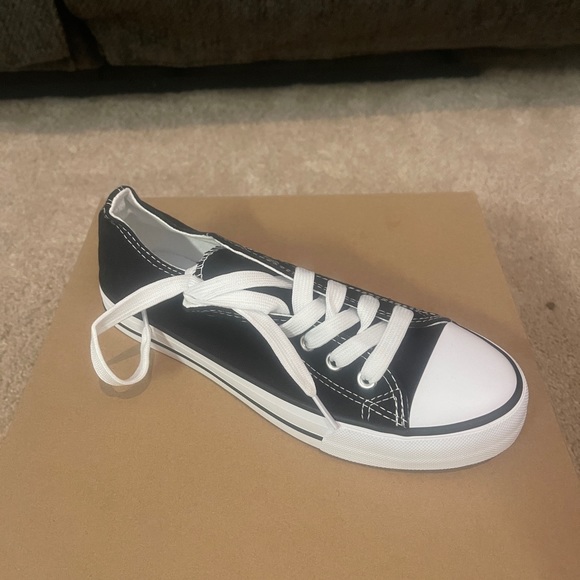 Never worn - Picture 1 of 2